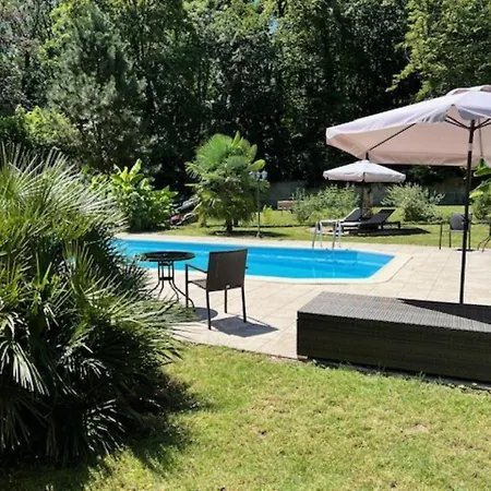 Chateau De Challanges Hotel