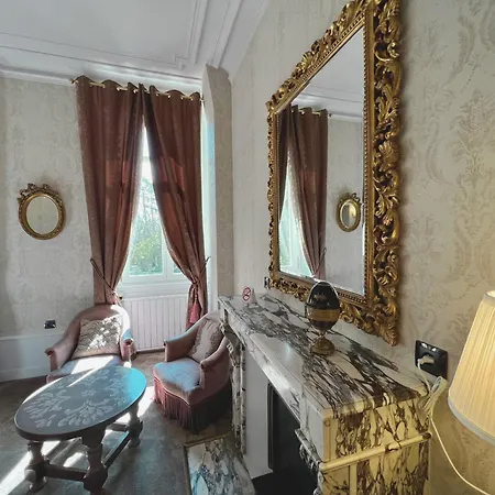 Chateau De Challanges 4* Beaune (Cote d'Or)