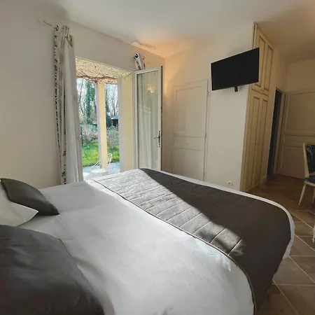 Hotel Chateau De Challanges 4*