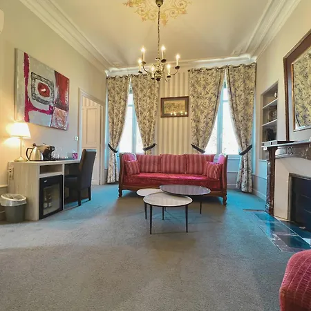 Hotel Chateau De Challanges