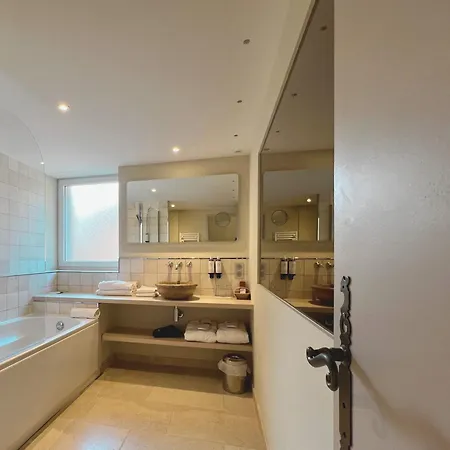 Chateau De Challanges Beaune (Cote d'Or)