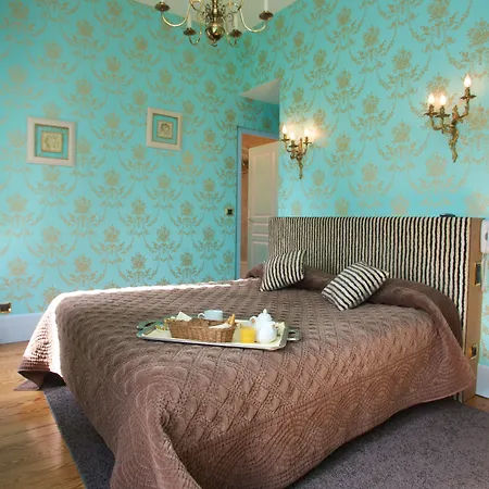 Hotel Chateau De Challanges