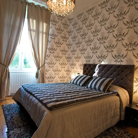 Hotel Chateau De Challanges 4*