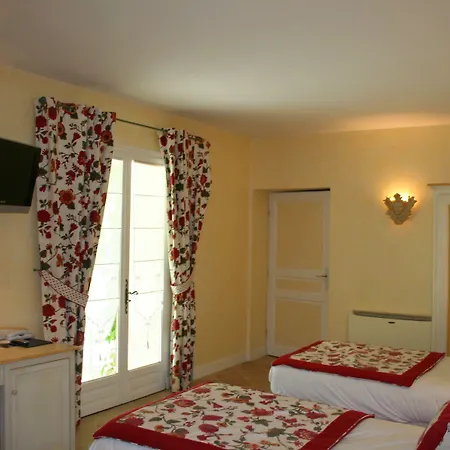 Chateau De Challanges 4*