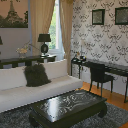 Hotel Chateau De Challanges 4*