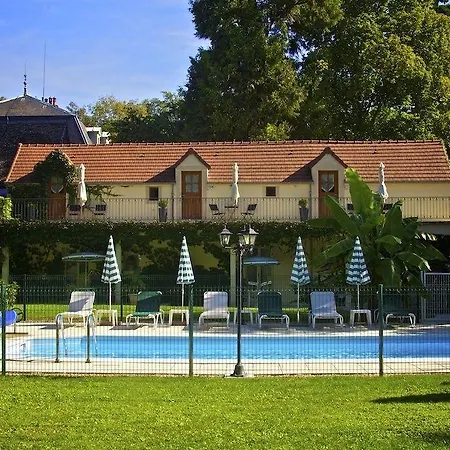 Chateau De Challanges 4*