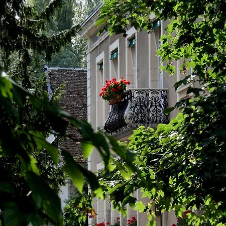 Chateau De Challanges Hotel 4*