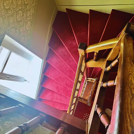 Hotel Chateau De Challanges 4*