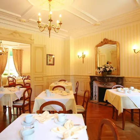 Hotel Chateau De Challanges