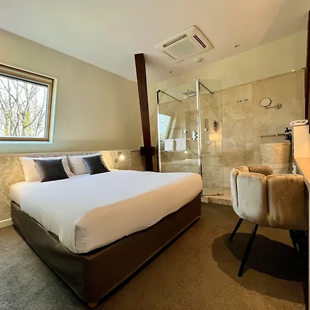 Hotel Chateau De Challanges