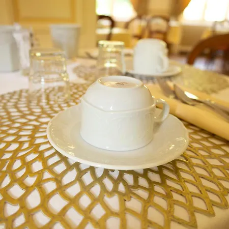 Chateau De Challanges Hotel