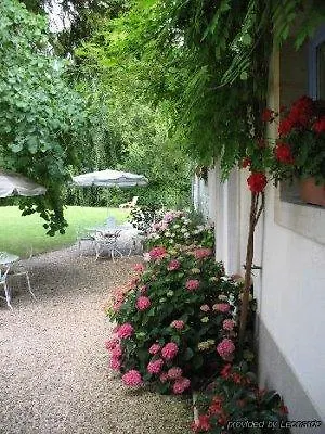 Hotel Chateau De Challanges 4*