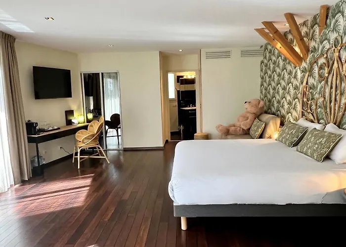 Chateau De Challanges