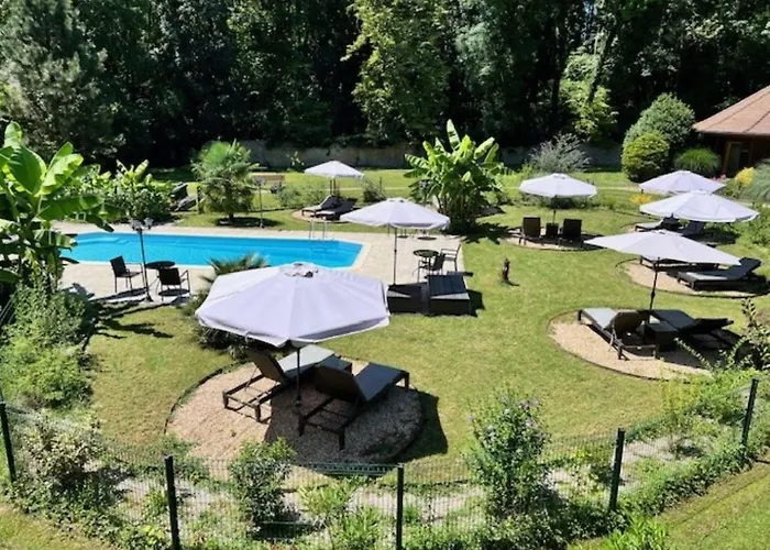 Chateau De Challanges Отель