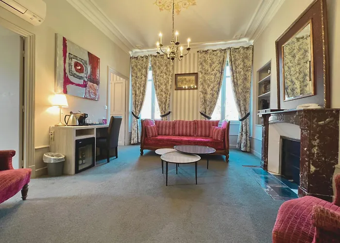 Отель Chateau De Challanges