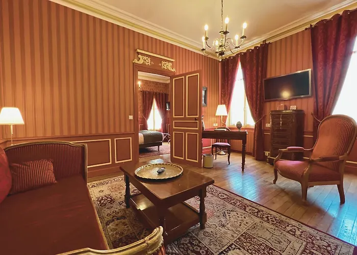 Chateau De Challanges Готель