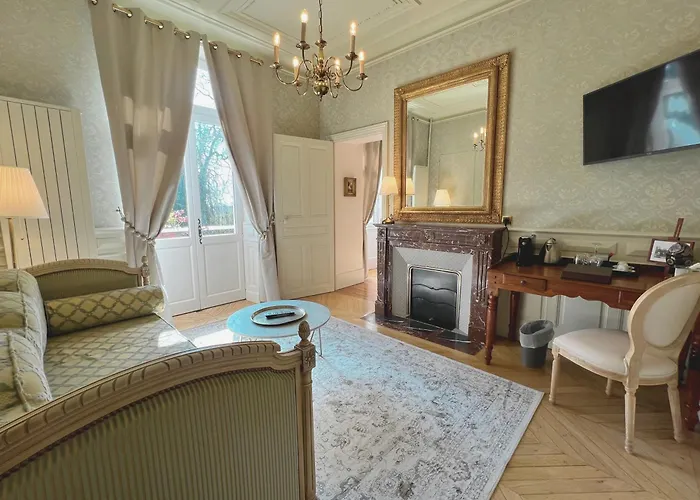 Chateau De Challanges Готель 4*