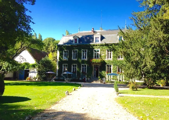 Отель Chateau De Challanges 4*