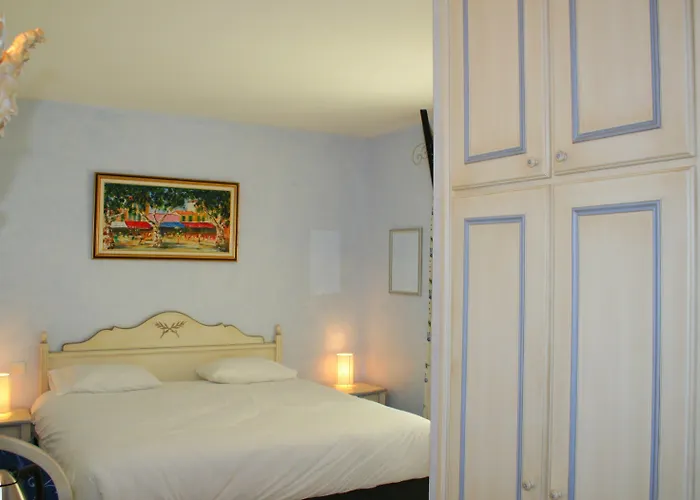 Chateau De Challanges Beaune (Cote d'Or)