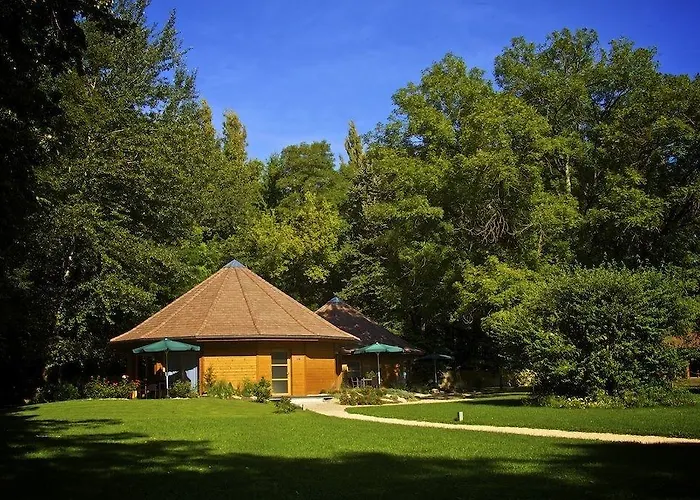 Готель Chateau De Challanges Бон