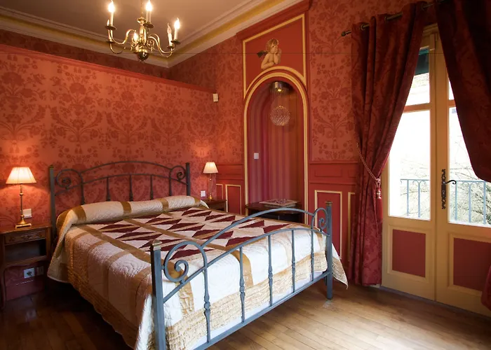 Hotel Chateau De Challanges 4*