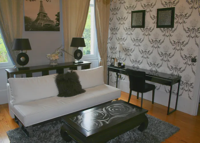 Готель Chateau De Challanges 4*