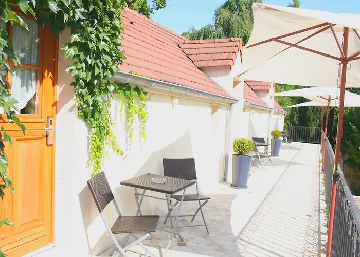 Chateau De Challanges Готель 4*