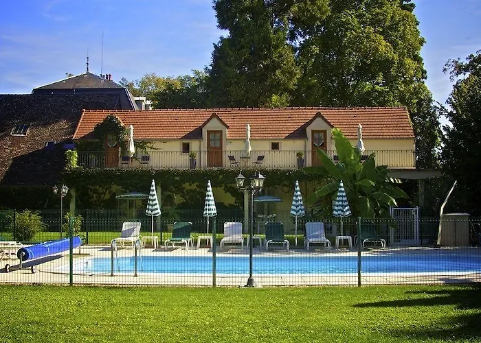 Chateau De Challanges 4*