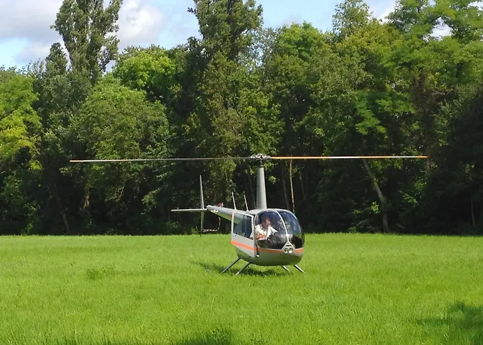 Chateau De Challanges Готель