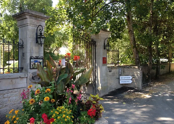 Chateau De Challanges Бон