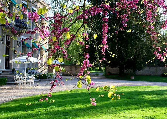 Hotel Chateau De Challanges