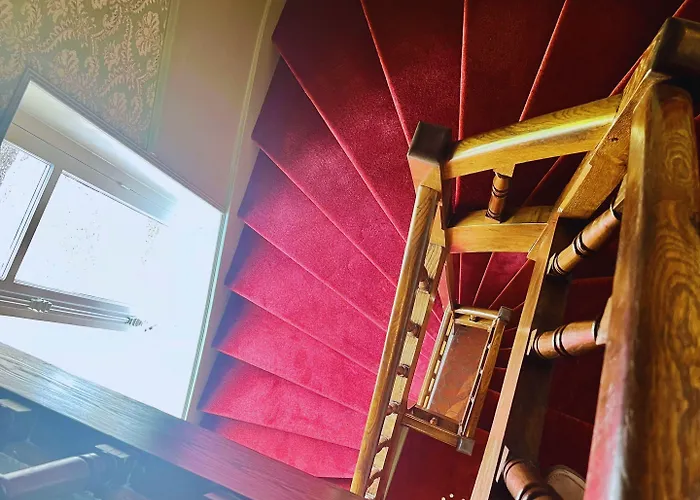 Готель Chateau De Challanges 4*