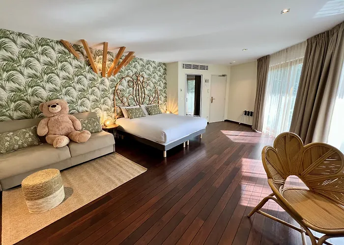 Chateau De Challanges Готель