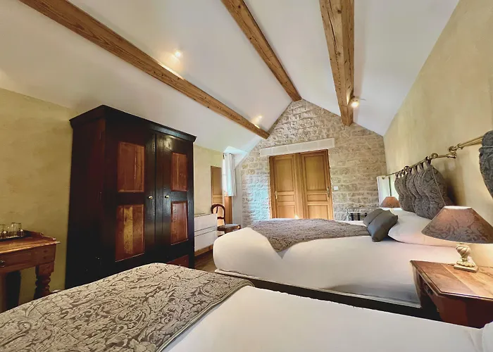 Chateau De Challanges 4*